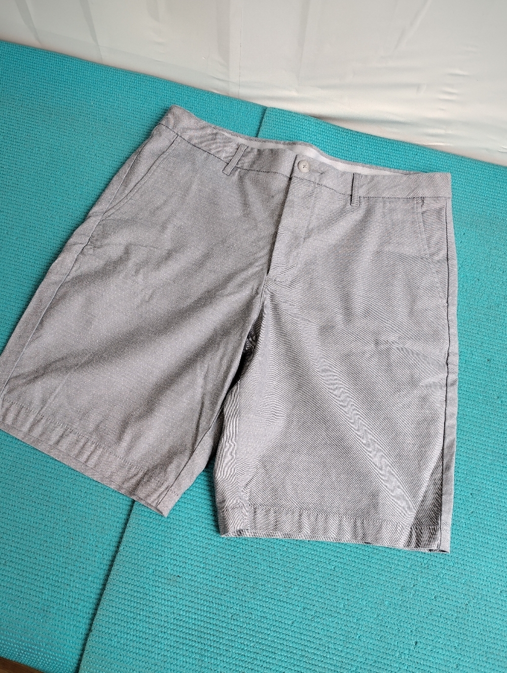 Marc Anthony Mens Flat Front Chino Shorts Stretch Waist White Dot Gray - Size 34